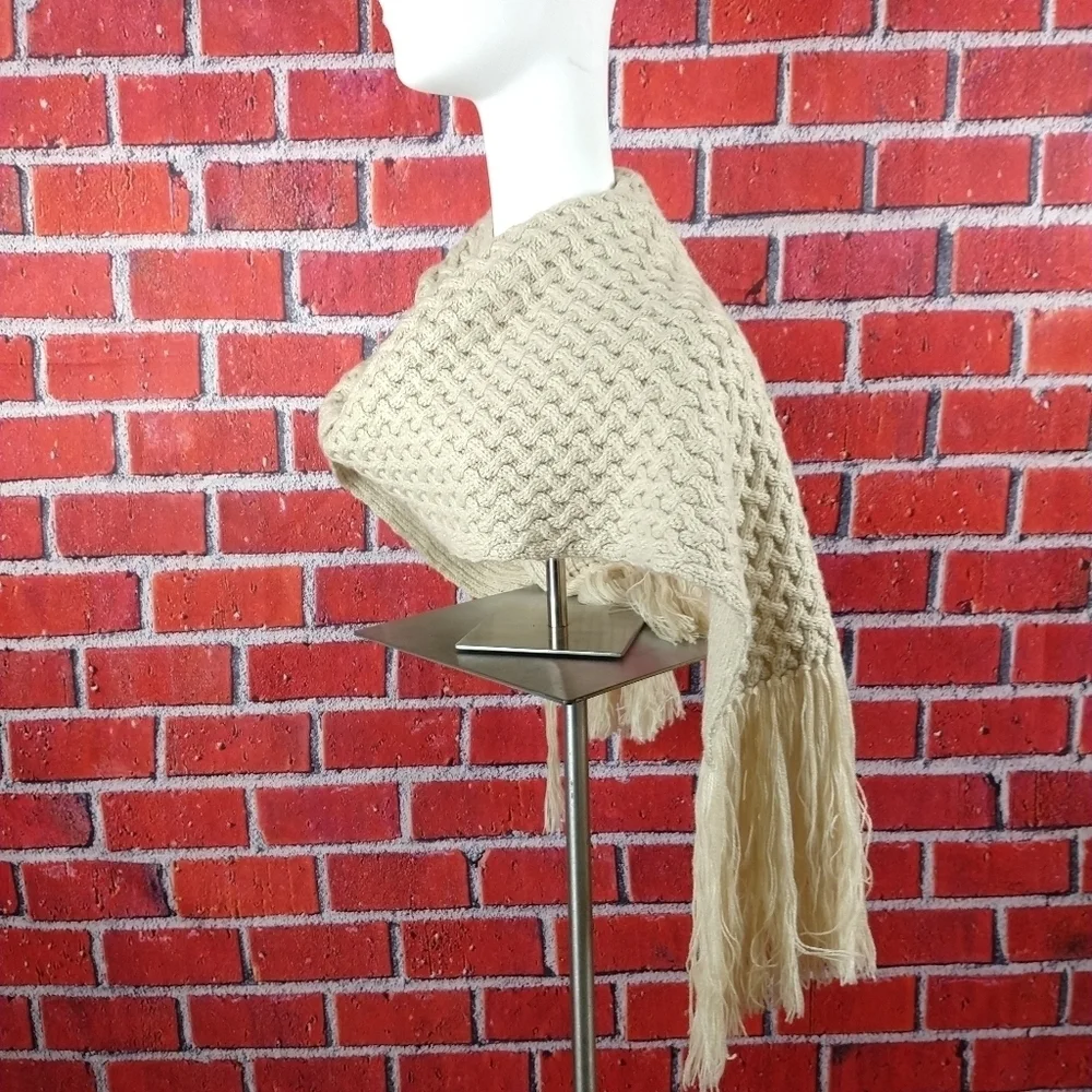 Ann Taylor/Loft cable knit scarf - Picture 3 of 8